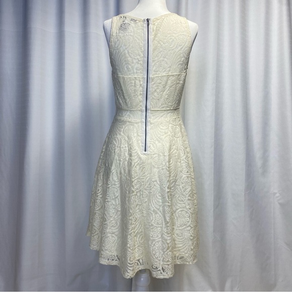 American Rag Charlotte Floral Lace Dress. Size Medium. Creamy Ivory color - Picture 5 of 14
